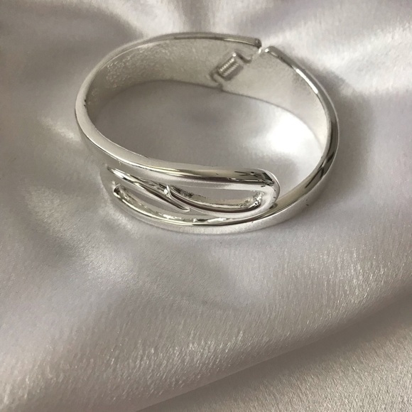 2 Bracelets in silver and black - Picture 4 of 5